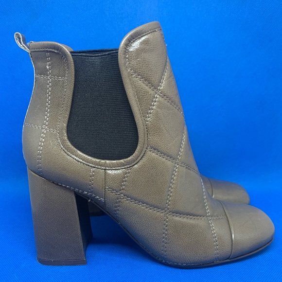 NINE WEST Leather Quilted High Heel Ankle Slip On Boots Booties Women's Size 6M. - Picture 2 of 10